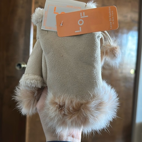 love of fashion Accessories - Love of fashion smart glove nwt